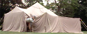 Les tentes des scouts, les barnums en toile, tout est réparable avec Tear-Aid